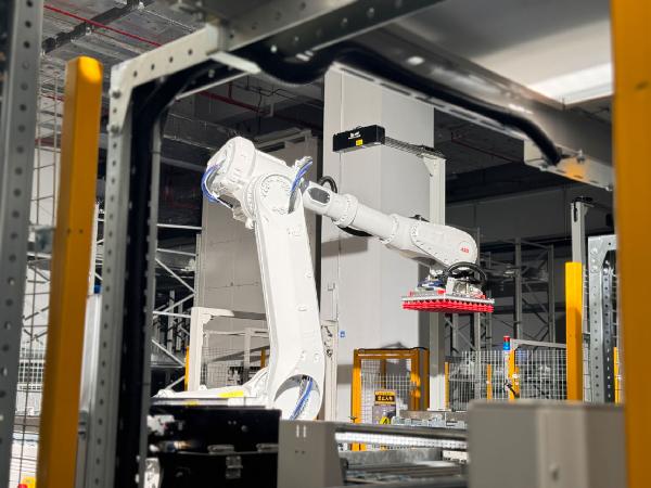 上藥控股“無(wú)人特藥庫(kù)”黑科技聚集，助力西安楊森速開(kāi)朗完成全國(guó)首單落地